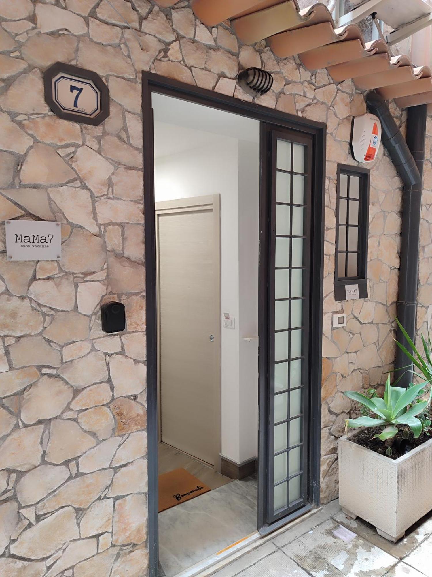Mama7 Apartment ปาแลร์โม ภายนอก รูปภาพ